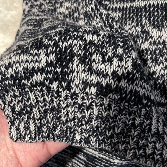 Black & White High Low Knit Top - Picture 4 of 5